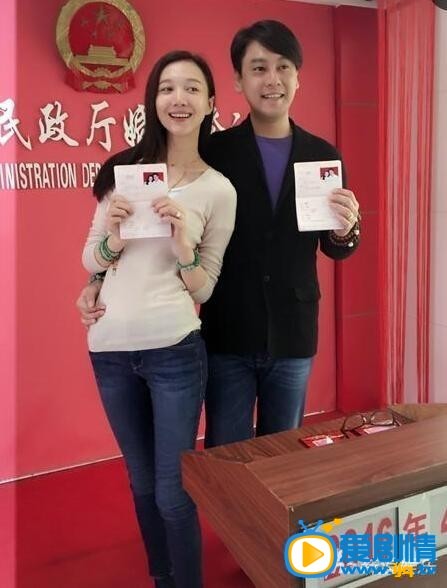 2016年4月12日，朱孝天和韩雯雯领证结婚
