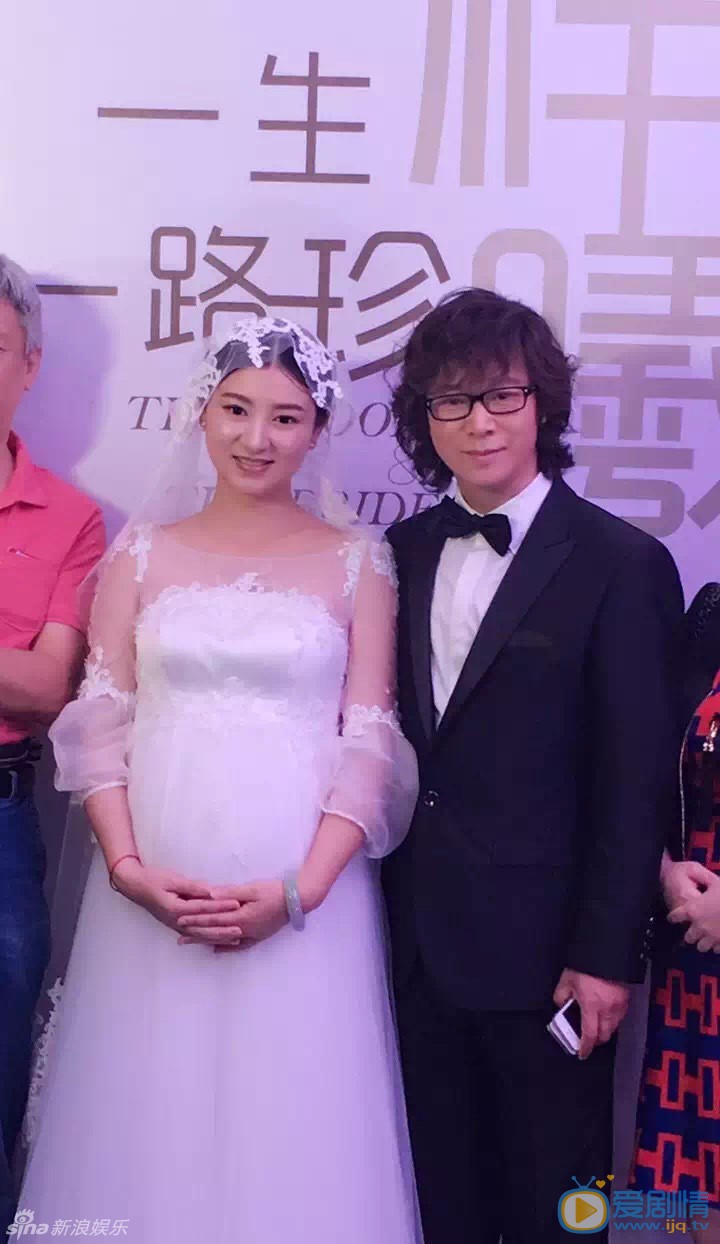 6月24日，曾在《甄嬛传》中出演沈眉庄的演员斓曦今日大婚，斓曦腹部明显隆起，看似已怀有身孕。
