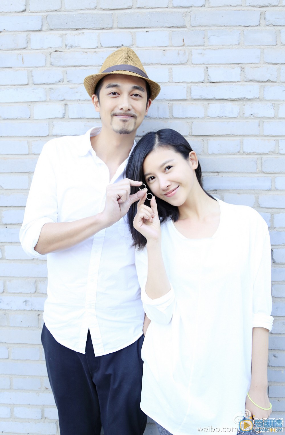 10月14日，杨子姗与男友吴中天结束四年爱情长跑，领证结婚。二人甜蜜合照盘点。