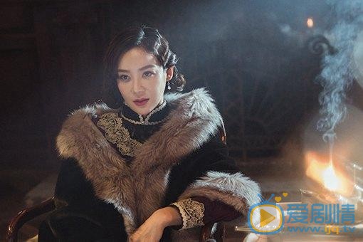 老酒馆袁姗姗在剧中饰演什么角色？她的原型是谁？